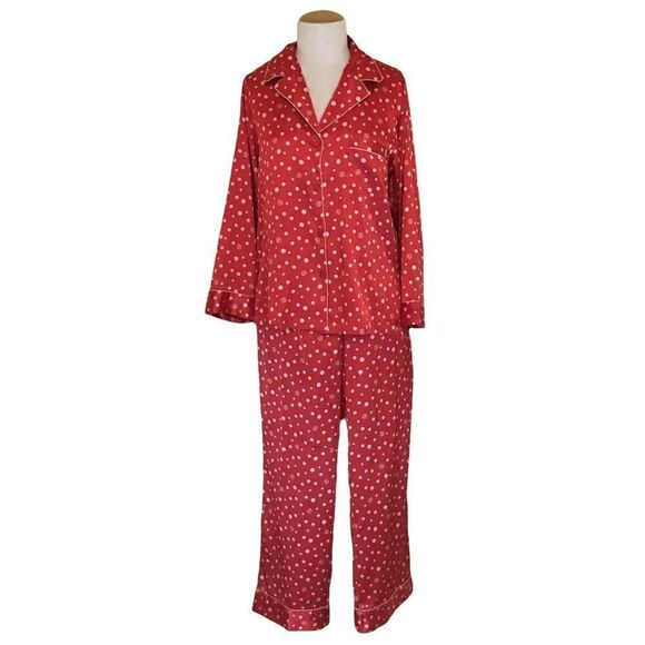 VICTORIA SECRETS signature lounge and sleep ware. MED feels silky. - Picture 1 of 5